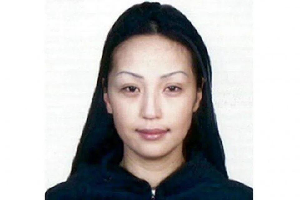 Model Mongolia, Altantuya Shaariibuu, ditembak mati pada 2006 di hutan di Puncak Alam berdekatan Shah Alam, Selangor, sebelum mayatnya diletupkan dengan bom C4.