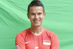 LABUHKAN TIRAI: Setelah 15 tahun menyarung jersi skuad Singa, pemain veteran Baihakki Khaizan akhirnya memilih untuk bersara dari pasukan nasional dan menumpukan perhatiannya terhadap prestasi di Kelab Bola Sepak Thai, Trat FC. - Foto fail
