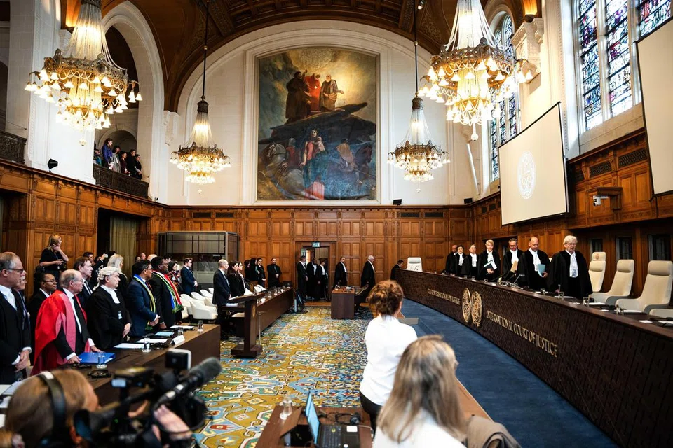 Para hakim Mahkamah Keadilan Antarabangsa (ICJ) bersidang bagi mendengar gesaan Afrika Selatan supaya mahkamah memerintahkan Israel segera menamatkan serangan daratnya ke atas Rafah di selatan Gaza.