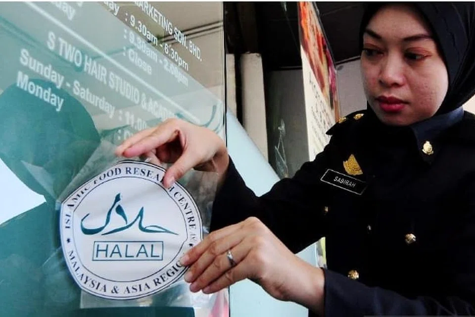 Premis makanan dan minuman yang memiliki pensijilan halal mampu menarik keyakinan pelanggan Muslim dalam mendapatkan makanan halal di Malaysia, terutama bagi perniagaan diusahakan bukan Islam. 