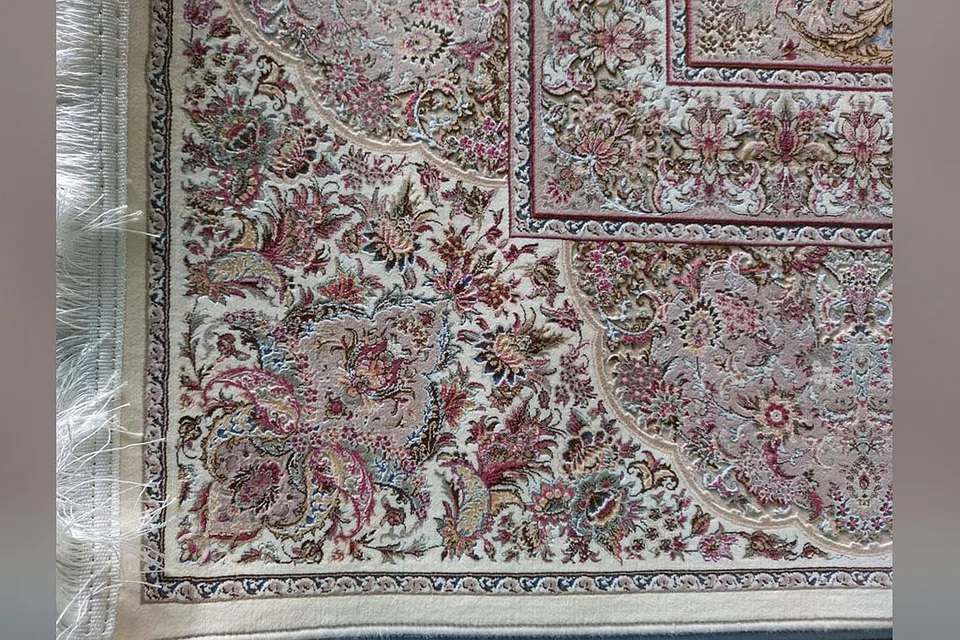 PERMAIDANI MEWAH: (Gambar atas) Antara permaidani yang dijual di Tabriz Carpets. - Foto TABRIZ CARPETS