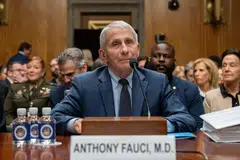 Bekas Ketua Pakar Penyakit Berjangkit Amerika Syarikat, Dr Anthony Fauci, memberi keterangan di hadapan Jawatankuasa Keselamatan Dalam Negeri dan Hal Ehwal Pemerintah Senat di Capitol Hill, Washington, pada 29 Julai 2026. Fauci menggunakan hak di bawah Pindaan Kelima Perlembagaan Amerika Syarikat untuk enggan menjawab soalan berkaitan siasatan mengenai punca pandemik COVID-19 dan dakwaan pembiayaan penyelidikan virus di Wuhan, sekali gus menghidupkan semula perdebatan yang berlarutan sejak wabak itu bermula.