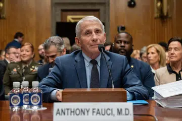 Bekas Ketua Pakar Penyakit Berjangkit Amerika Syarikat, Dr Anthony Fauci, memberi keterangan di hadapan Jawatankuasa Keselamatan Dalam Negeri dan Hal Ehwal Pemerintah Senat di Capitol Hill, Washington, pada 29 Julai 2026. Fauci menggunakan hak di bawah Pindaan Kelima Perlembagaan Amerika Syarikat untuk enggan menjawab soalan berkaitan siasatan mengenai punca pandemik COVID-19 dan dakwaan pembiayaan penyelidikan virus di Wuhan, sekali gus menghidupkan semula perdebatan yang berlarutan sejak wabak itu bermula.