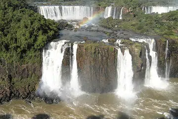 AIR TERJUN IGUACU: Antara air terjun terbesar di Amerika Selatan, air terjun ini turut menjadi pilihan pelancong Muslim ke Brazil.