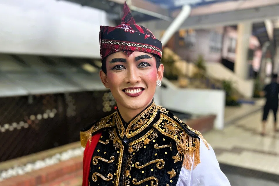 Pereka tari kumpulan Swargaloka dari Indonesia, Bathara Saverigadi.