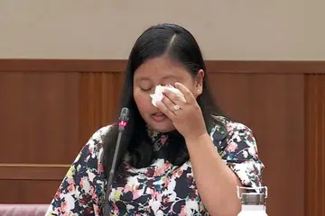 Cik Mariam Jaafar (GRC Sembawang) sebak ketika berkongsi kisah berkenaan penduduknya yang kehilangan anaknya yang membunuh diri setelah kehilangan kerja dan menghadapi stigma dan kecaman oleh keluarga mentuanya. Anaknya juga mengalami gangguan bipolar.