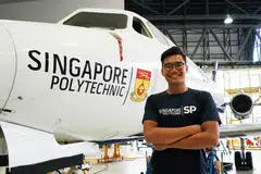 INGIN BANGGAKAN IBU BAPA: Sheikh Arfahmi Sheikh Arzimi yang tampil sebagai pelajar terbaik kursusnya ingin membanggakan ibu bapanya dengan melangkah ke universiti dan berjaya mendapat biasiswa. - Foto POLITEKNIK SINGAPURA