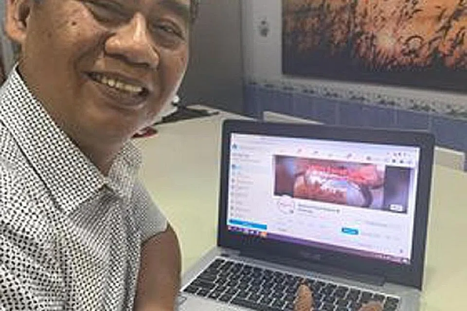 ALIRAN PENDAPATAN ALTERNATIF: Walaupun majlis perkahwinan telah dilanjutkan pada skala yang lebih kecil, Encik Zainuddin, Pengarah Aspirasi Food Galore & Catering, berkata pendapatannya masih belum cukup untuk menampung kos syarikatnya. Malah, sebagai alternatif, beliau menawarkan pakej khas Raya Haji supaya dapat meraih pendapatan tambahan untuk terus bertahan semasa tempoh mencabar ini. - Foto ihsan ZAINUDDIN SAJAT 
