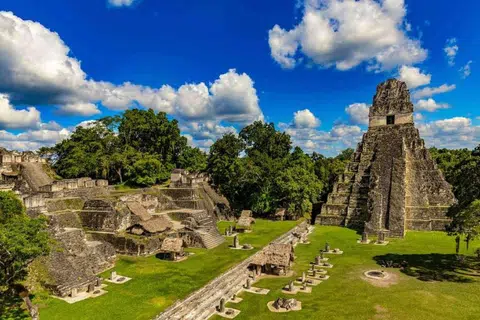 KUIL KAYA DENGAN SEJARAH: Penggemar sejarah harus melihat kuil di Tikal. 