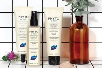 TONTON, KOMEN DAN MENANG: Set penjagaan rambut Phytodetox dari Phyto termasuk Phytodetox Clarifying Shampoo, Phytodetox Pre-Shampoo Scrub Mask dan Phytodetox Rehab Mist. - Foto PHYTO