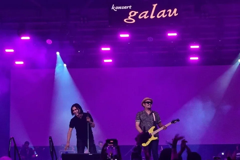 ARTIS UNDANGAN: Antara artis yang diundang pada hari pertama Konsert Galau ialah Setia Band, yang membawa lagu P.U.S.P.A., di atas permintaan ramai.