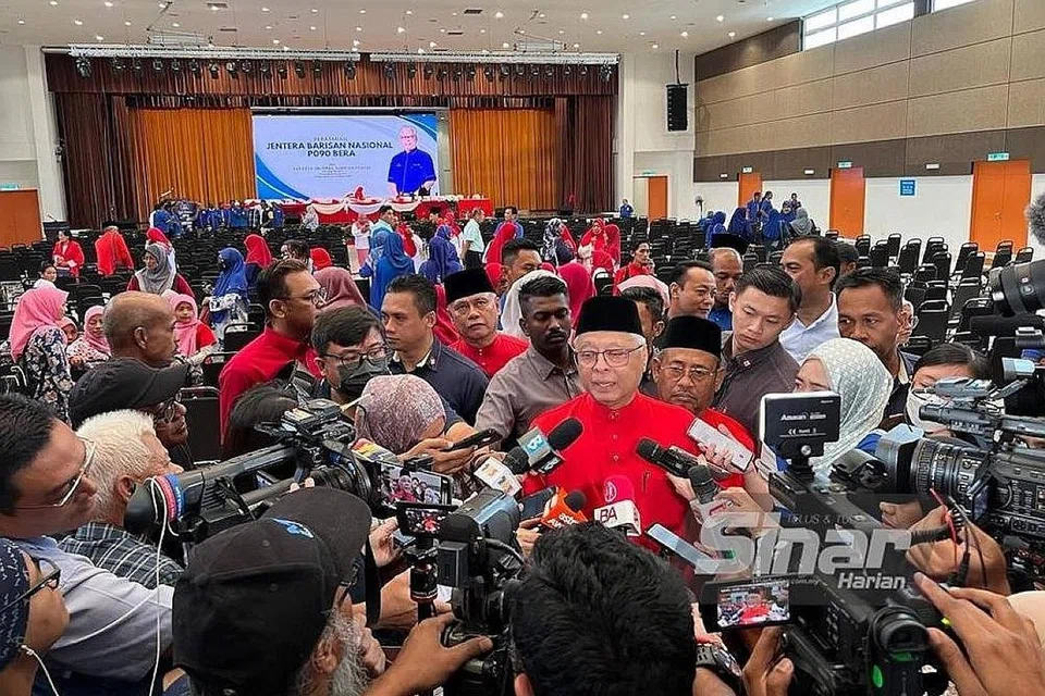DAPAT SOKONGAN: Perdana Menteri Malaysia, Datuk Seri Ismail Sabri Yaacob, ketika ditemui wartawan selepas merasmikan Majlis Pelancaran Jentera Pilihan Raya BN P.090 Bera di Dewan Konvensyen Majlis Daerah Bera, Pahang, pada Ahad lalu. Sejumlah 152 Bahagian Umno telah menyatakan sokongan terhadap Datuk Seri Ismail untuk dikekalkan sebagai calon Perdana Menteri selepas PRU15. - Foto SINAR HARIAN