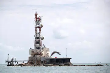 TIDAK JEJAS HUBUNGAN DUA HALA: Mahkamah Keadilan Antarabangsa menganugerahkan kedaulatan ke atas Pedra Branca kepada Singapura pada 2008. 