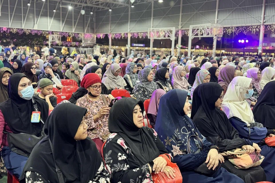 Lebih 800 hadirin membanjiri kawasan di MPC Khatib untuk meraih panduan dan ilmu dalam mengukuhkan keluarga. Acara Forum Keluarga ini diadakan pada 18 Oktober 2024. 