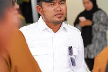 Gabenor Kalimantan Timur, Rudy Mas’ud, memohon maaf berhubung isu perbelanjaan kerusi urut dan akuarium. Pada Mac lalu, beliau turut memulangkan kenderaan rasmi baharu bernilai 8.5 bilion rupiah (S$642,000) susulan kritikan meluas orang ramai yang menganggapnya sebagai perbelanjaan berlebihan.