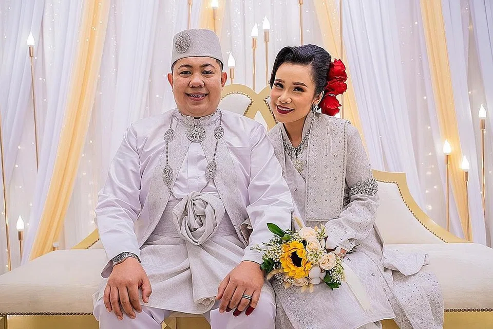 DARI MAJIKAN KE RAKAN NIAGA DAN KINI SUAMI: Pelakon, penyanyi dan usahawan, Ikah Jamil (kanan), mengenali suaminya, Aliff Zainal, sebagai majikannya di bengkel kereta pada 2018 sebelum mereka menjadi rakan niaga bisnes makanan dan minuman Kream. - Foto NUR DIYANA TAHA