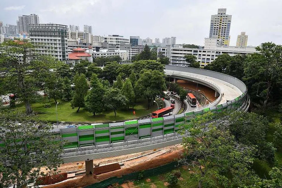 Jejambat Braddell pada mulanya dijadualkan siap akhir 2015, tetapi ia ditangguh ke akhir tahun lalu dan kemudian ke akhir bulan ini. Tarikh baru bagi menyiapkan projek itu belum ditetapkan LTA.