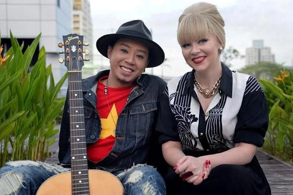 MISI TIMUR DAN BARAT: Alif Putra dan Cassidy Anderson cenderung mendalami pengetahuan silang budaya demi memahirkan diri dalam seni hiburan yang diceburi. - Foto M.O. SALLEH