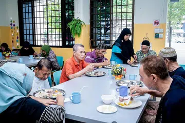 KHIDMAT UNTUK WARGA TUA: Pusat Kesihatan dan Jagaan Siang Muhammadiyah (MHCC) merancang meluaskan khidmatnya dengan menubuhkan pusat jagaan demensia - Foto PERSATUAN MUHAMMADIYAH