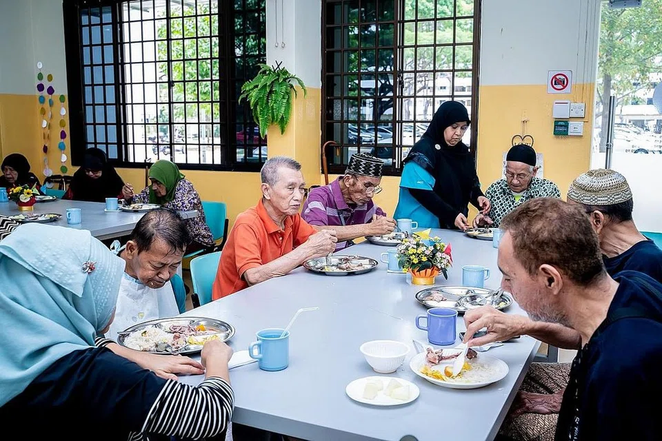 KHIDMAT UNTUK WARGA TUA: Pusat Kesihatan dan Jagaan Siang Muhammadiyah (MHCC) merancang meluaskan khidmatnya dengan menubuhkan pusat jagaan demensia - Foto PERSATUAN MUHAMMADIYAH