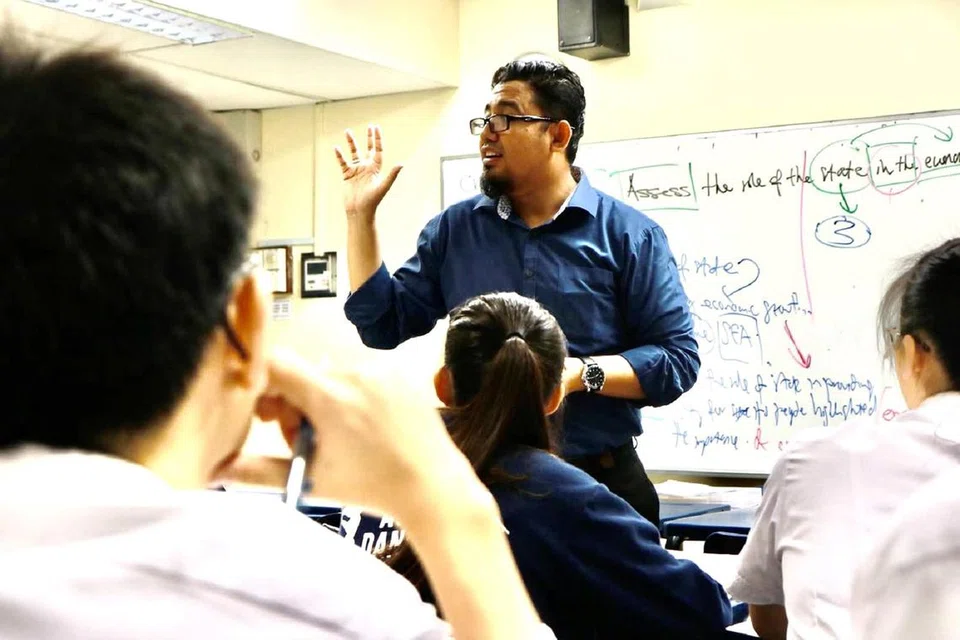 HIKMAH DI SEBALIK KEGAGALAN: Ustaz Mohammad Hafiz, yang juga seorang guru sejarah (gambar), berpandangan bahawa orang yang yakin, berani mengambil risiko dan bertanggungjawab apabila berlaku kegagalan. Beliau pernah menasihati pelajarnya bahawa seseorang yang gagal akan lebih mengenali dirinya sendiri daripada mereka yang terbiasa berjaya sehingga lupa diri.