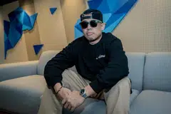 Joe Flizzow bermula sebagai wartawan muda bagi New Straits Times (NST) pada usia 16 tahun, dengan tumpuannya lebih pada liputan budaya muzik ‘underground’.