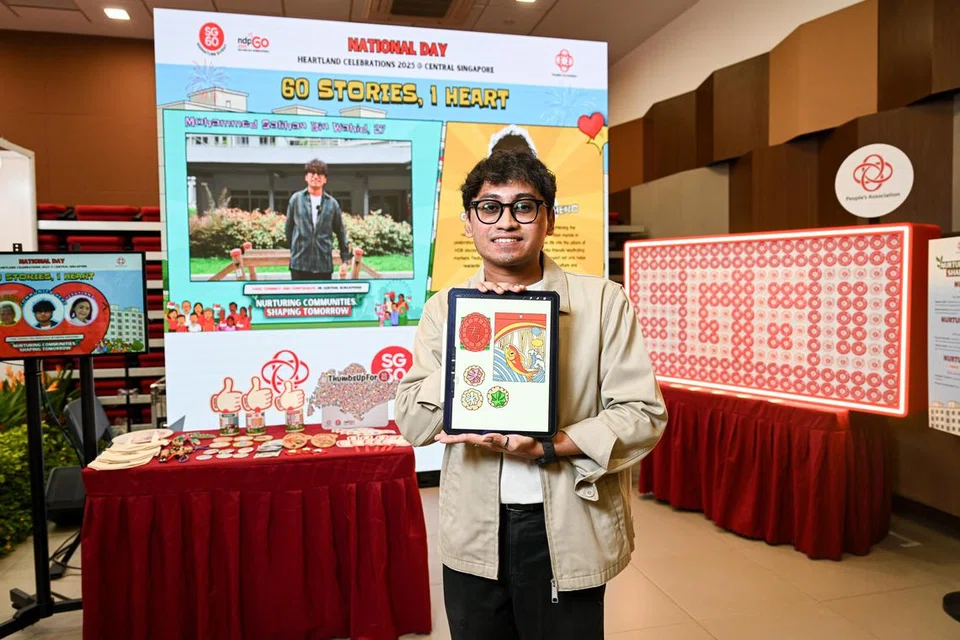 Encik Salihan bergambar di rerurai mempamerkan aktiviti-aktiviti diadakan di padang terbuka bersebelahan Junction 8 di Bishan, pada acara pengumuman sambutan NDP Heartlands 2025 di ibu pejabat Persatuan Rakyat pada 8 Julai 2025. Encik Salihan ditampil dalam pameran “60 Stories, 1 Heart” yang menampilkan insan yang memanfaatkan kemahiran masing-masing demi  mengukuh jalinan masyarakat Singapura.