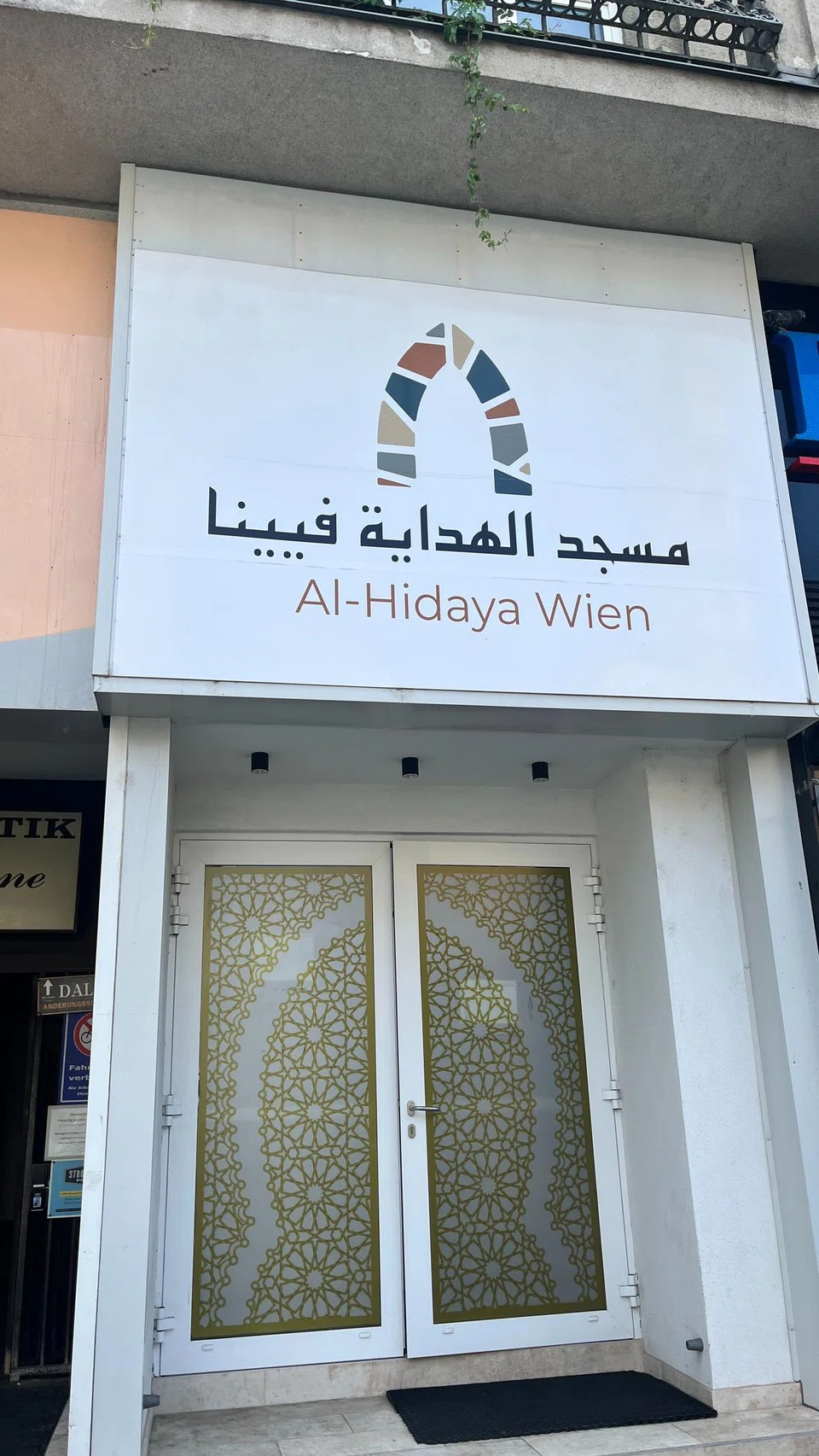 Masjid Al Hidaya Wien di Vienna.