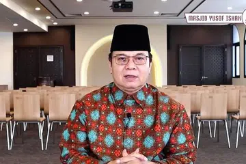 - Ustaz Drs Ahmad Dahri .