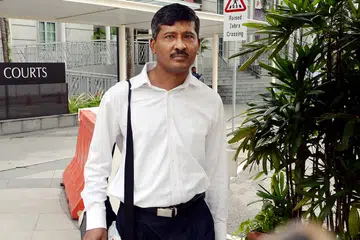 TIBA DI MAHKAMAH: Bekas setiausaha kewangan Majlis Pusat, Abdul Ghani Tahir (gambar), tiba di Mahkamah Negara semalam bagi perbicaraannya berhubung kes penipuan projek penyalaan lampu Hari Raya (HRLU) 2011 dan 2012. - Foto JOHARI RAHMAT
