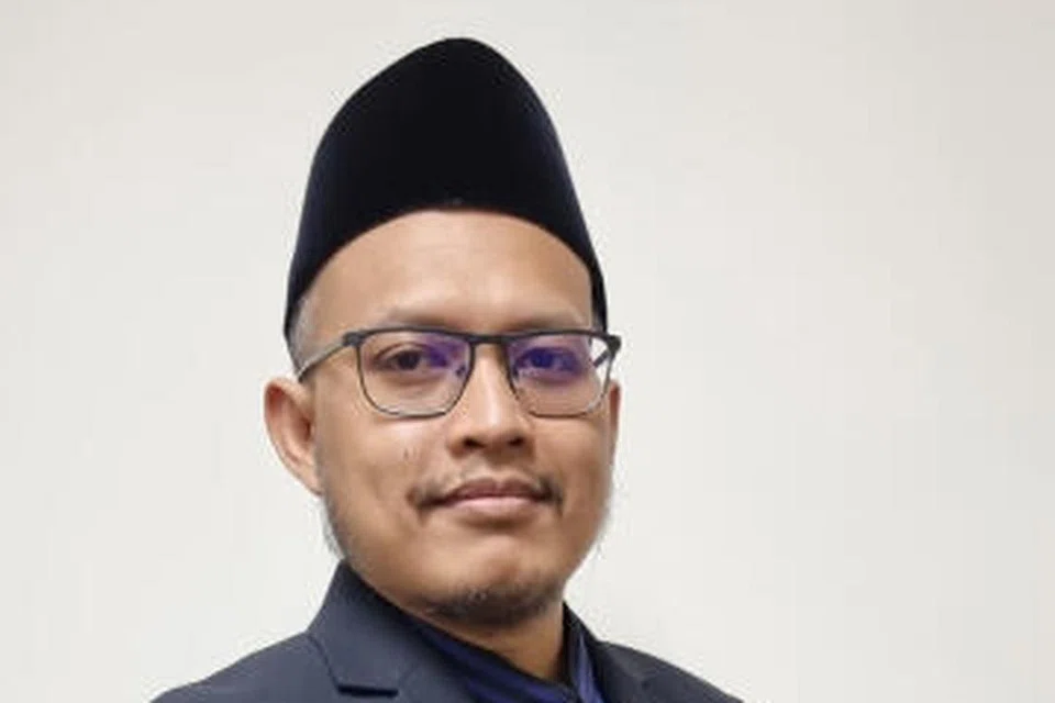 Pegawai Eksekutif di Pergeraq, Ustaz Achmed Fahdly Mohd Kamsari terus mengalu-alukan pelajar setempat memohon biasiswa Al-Quran dan Qira’at.