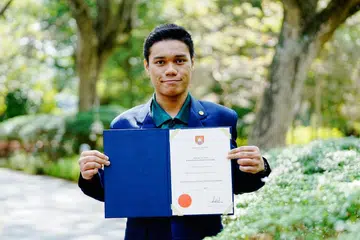 Danish Qastalani Mohamad Shahrin, yangmeurpakan seorang pelajar yang mengalami autisme, antara penerima Anugerah Pelajar Contoh Lee Kuan Yew (LKY- ESA) dalam Majlis Penyampaian Anugerah Khas Kementerian Pendidikan (MOE) pada 31 Ogos.