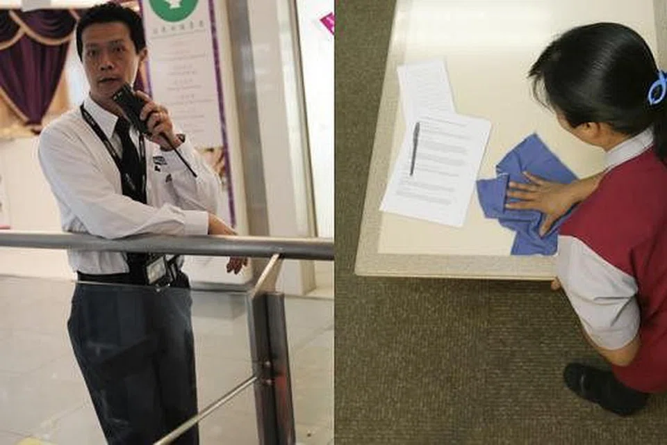 TUNJUKKAN MEREKA BELAS IHSAN: Penulis mengesyorkan gaji pekerja pembersihan dan keselamatan dinaikkan sejajar pendapatan median keluarga di sini. - Foto fail