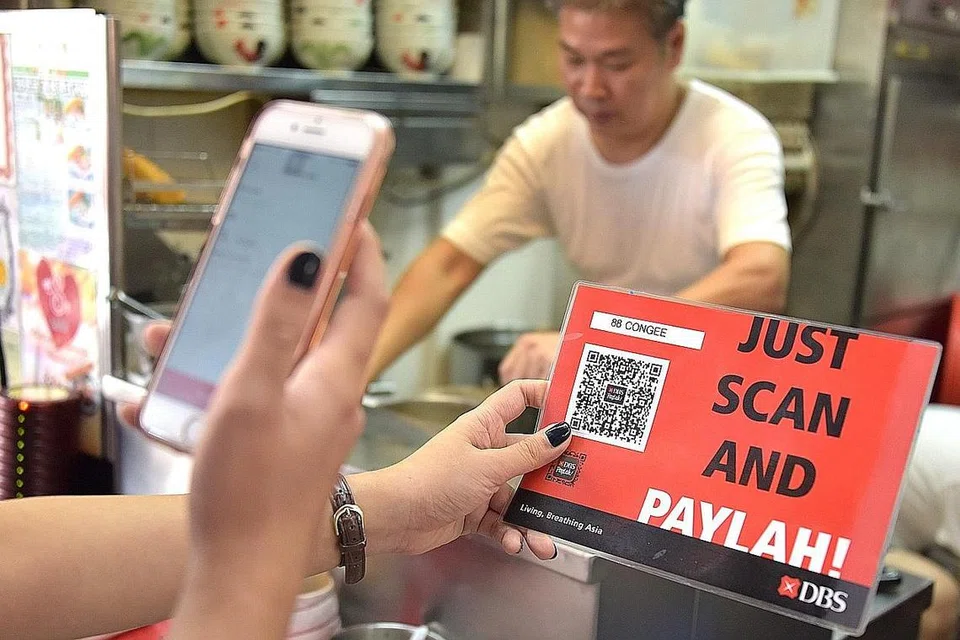TINGKAT PENGGUNAAN PAYLAH: Ketua Pembayaran dan Wadah DBS, Encik Anthony Seow berkata DBS Bank merancang untuk meningkatkan pangkalan pengguna dompet elektronik (e-dompet), PayLah, sebanyak lebih seganda, daripada 1.6 juta kepada 3.5 juta menjelang 2023. - Foto BH oleh KELLY HUI, fail