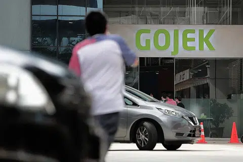 LANGKAH TEGAS: Tindakan terkini oleh Gojek sejajar dengan usaha mereka untuk menghentikan penggunaan versi aplikasi Gojek yang telah diubah. - Foto fail