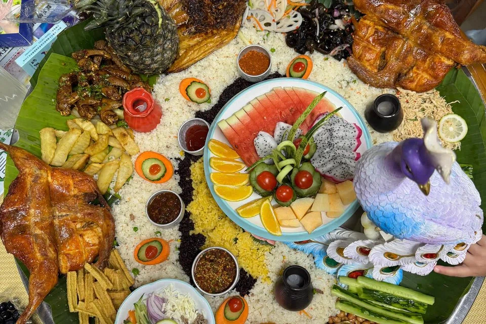 Makanan traditional Dai, kaum etnik di Xishuangbanna, Yunnan. 