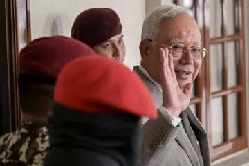 Penampilan terkini bekas Perdana Menteri Malaysia yang dipenjarakan, Encik Najib Tun Razak, ketika hadir di Kompleks Mahkamah Kuala Lumpur, pada 25 September.