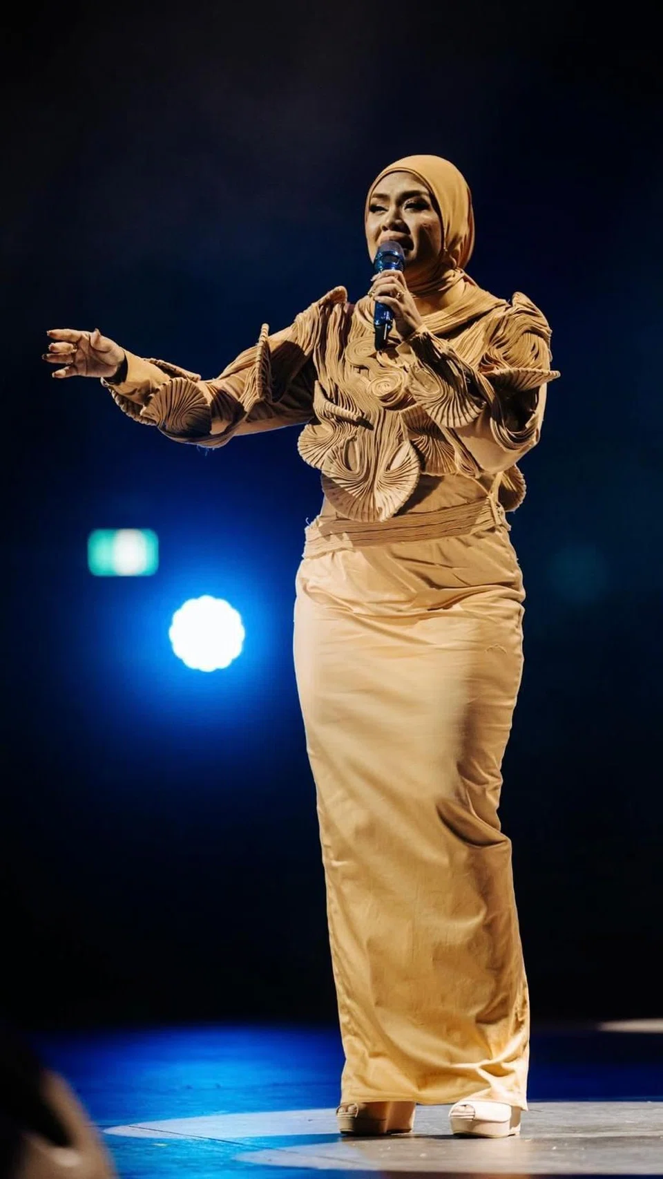 Penyanyi Malaysia, Liza Hanim, menyanyikan lagu-lagu balada popularnya termasuk, ‘Gelisah Mimpi’, semasa konsert solonya, ‘Liza Hanim 28 Years Journey in Concert’, di The Star Theatre pada 26 April. 