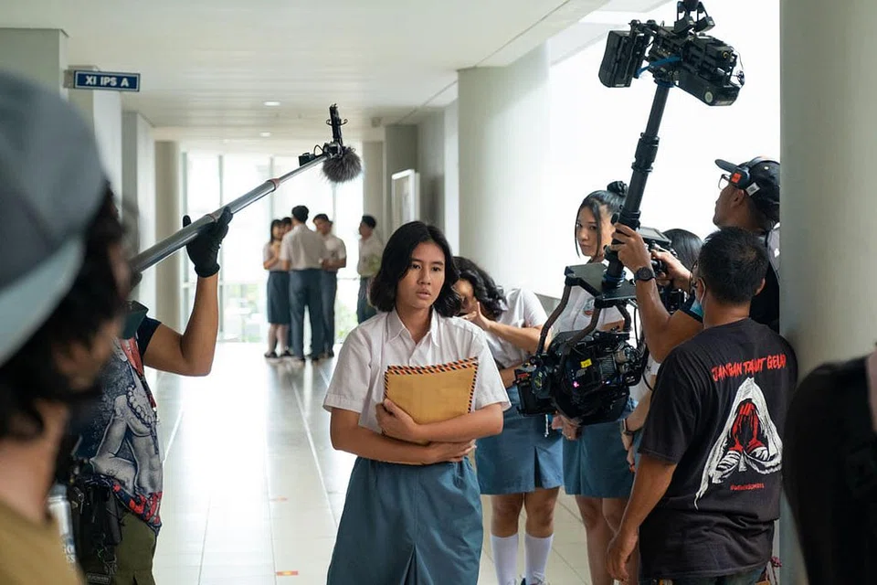 DEAR DAVID: Antara projek filem Indonesia terkini untuk Netflix yang menceritakan tentang remaja cemerlang yang dibelenggu resah jika prestasinya sebagai pelajar yang disegani terjejas setelah blog rahsianya didedahkan kepada seisi sekolah. - Foto NETFLIX