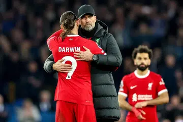 (Dari kiri) Pemain Liverpool Darwin Nunez, pengurus Juergen Klopp  dan Mohamed Salah kelihatan kecewa selepas kalah kepada Everton dalam perlawanan EPL di Liverpool pada 24 April. 