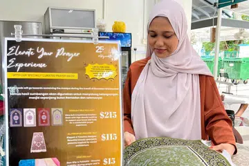 Masjid Al-Istiqamah memulakan projek menjual kuih Raya, sejadah, kurma dan madu lebih awal sebelum Ramadan, bagi mempertingkat usaha mengumpul dana setiap hari, sepanjang Ramadan. 