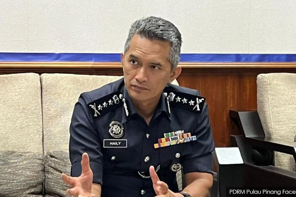 AMBIL BERAT: Pengarah Jabatan Siasatan Jenayah Bukit Aman, Datuk Seri Mohd Shuhaily Mohd Zain, mengingatkan ketua jabatan dan pasukan polis supaya peka akan kebajikan anggota bergaji rendah.