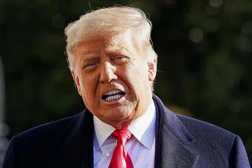 BEKAS PRESIDEN AMERIKA SYARIKAT: Encik Donald Trump, 75 tahun, hadapi pendakwaan Senat kerana mencetuskan rusuhan di Bangunan Capitol yang berlaku pada 6 Januari lalu. - Foto REUTERS