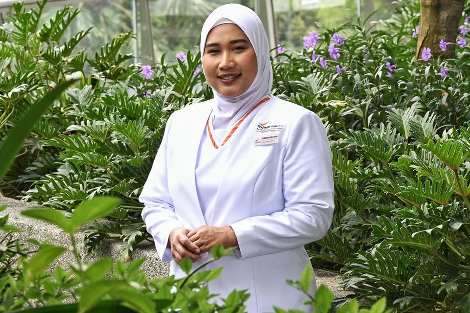 Cik Elena Mohamed Ayob, Timbalan Pengarah Kejururawatan Hospital Besar Singapura (SGH), telah berkhidmat dalam sektor kesihatan selama 26 tahun. 