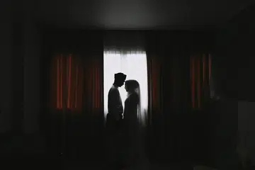 Asas kukuh dalam rumah tangga terletak pada kasih sayang, toleransi dan sikap saling memahami.