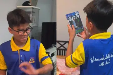 Keriangan jelas terpancar di wajah anak lelaki yang mendapat permainan konsol sebagai hadiah hari lahir menerusi satu video yang dimuat naik @zilamohd pada 12 Mac.