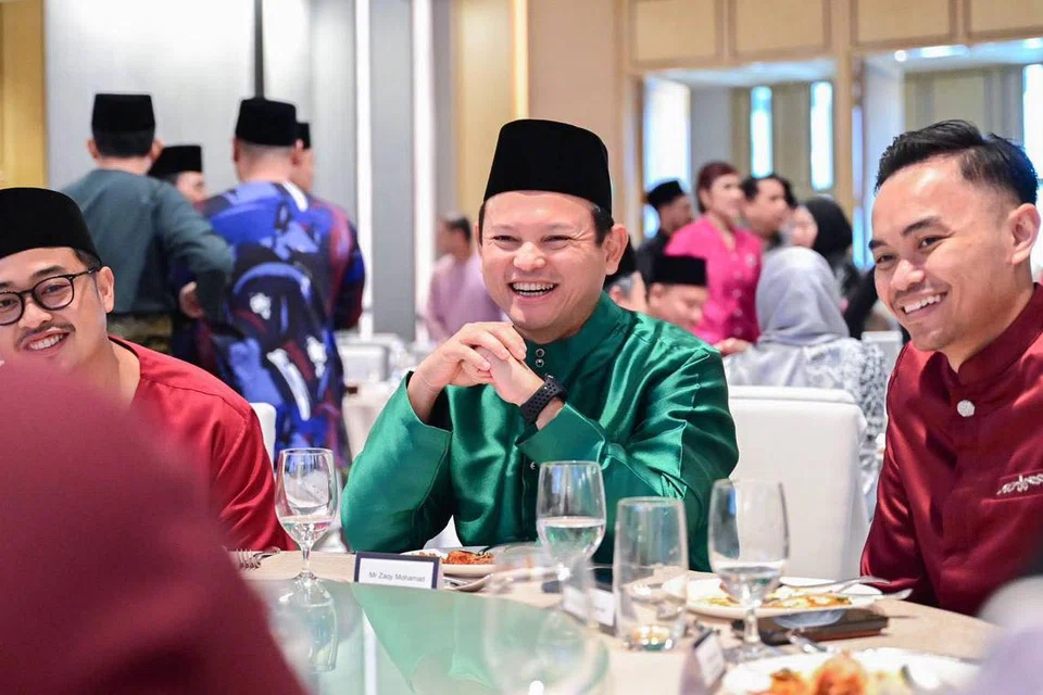 Menteri Negara Kanan (Pertahanan merangkap Tenaga Manusia), Encik Zaqy Mohamad (berbaju hijau) menggesa orang ramai supaya menyertai Mendaki dalam membina kejayaan komuniti untuk generasi akan datang.