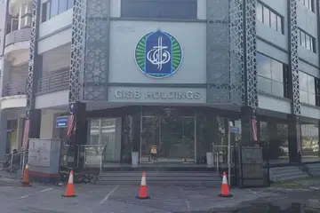 Media tempatan melaporkan Global Ikhwan Service and Business Holdings (GISBH) kini lumpuh selepas ibu pejabat kumpulan perniagaan itu di Rawang, Selangor, ditutup sepenuhnya. 