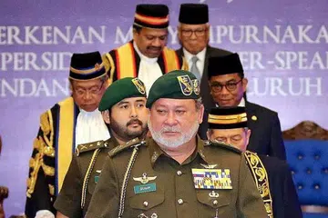 Sultan Ibrahim Iskandar berjalan selepas berucap di Persidangan Speaker Parlimen dan Dewan Undangan Negeri Malaysia 2016 di Johor Baru pada Sabtu (6 Mei). 