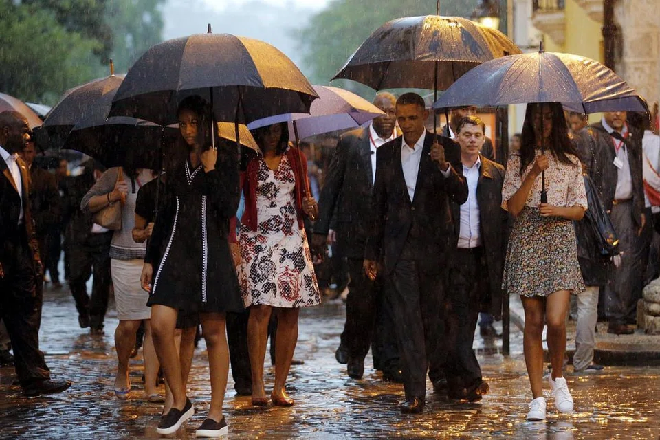 Presiden Barack Obama dan keluarganya berkunjung ke Old Havana di Havana pada permulaan lawatan tiga hari ke Cuba.